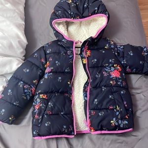 Baby gap puffer jacket with hood size 4 blue with flowers with pink zipper